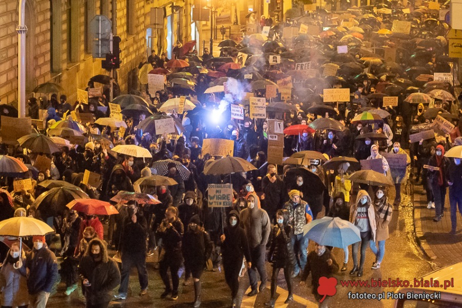 Ósmy dzień protestu w Bielsku-Białej. Ludzie są zdesperowani ZDJĘCIA