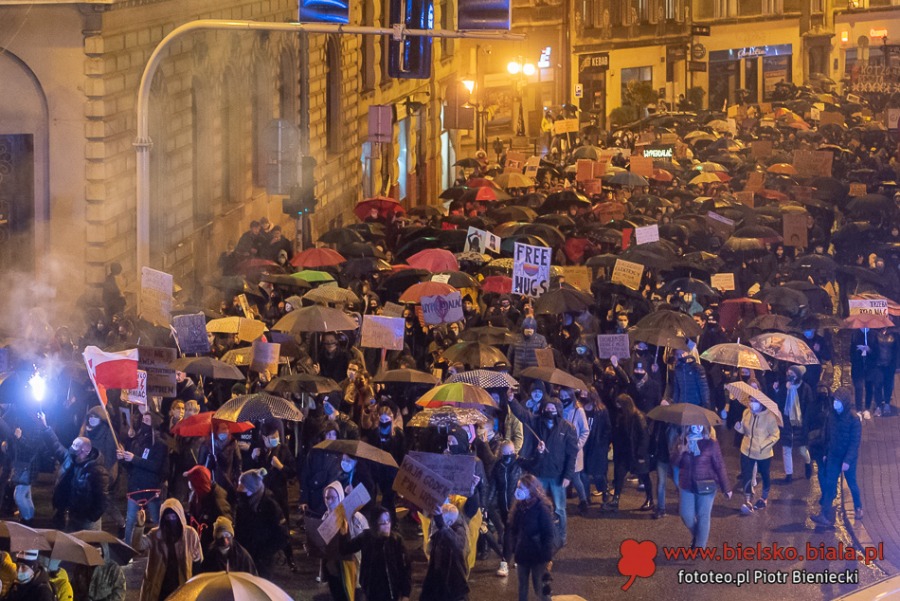 Ósmy dzień protestu w Bielsku-Białej. Ludzie są zdesperowani ZDJĘCIA