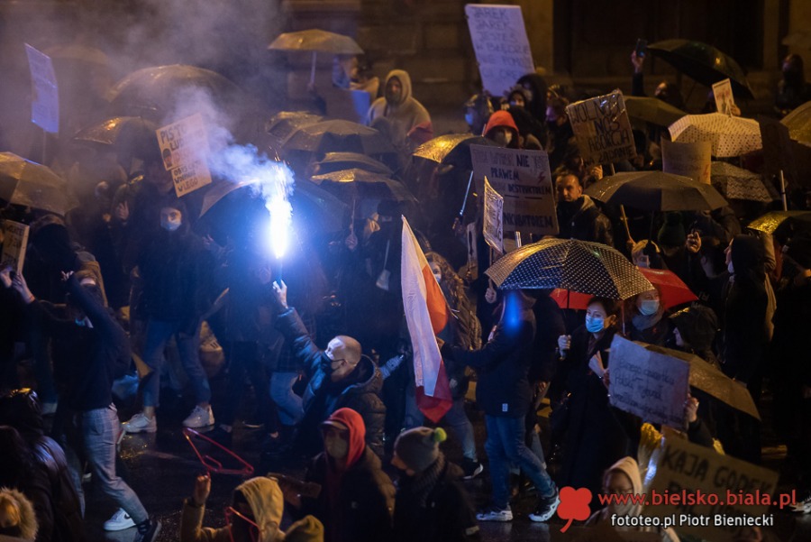 Ósmy dzień protestu w Bielsku-Białej. Ludzie są zdesperowani ZDJĘCIA