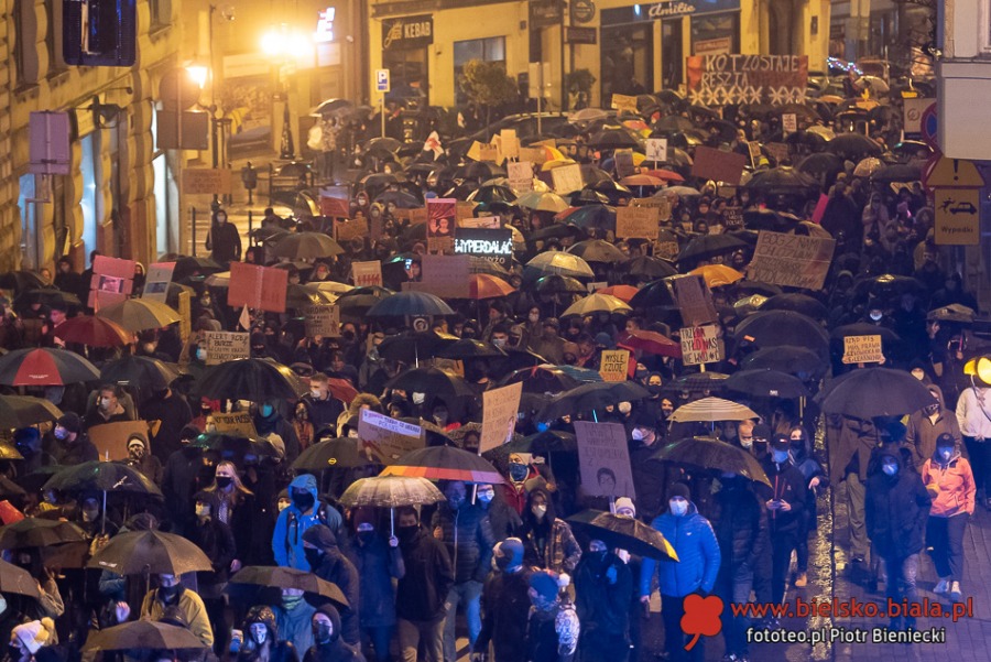 Ósmy dzień protestu w Bielsku-Białej. Ludzie są zdesperowani ZDJĘCIA