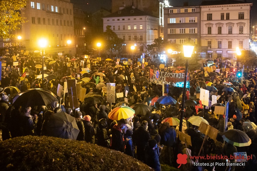 Ósmy dzień protestu w Bielsku-Białej. Ludzie są zdesperowani ZDJĘCIA
