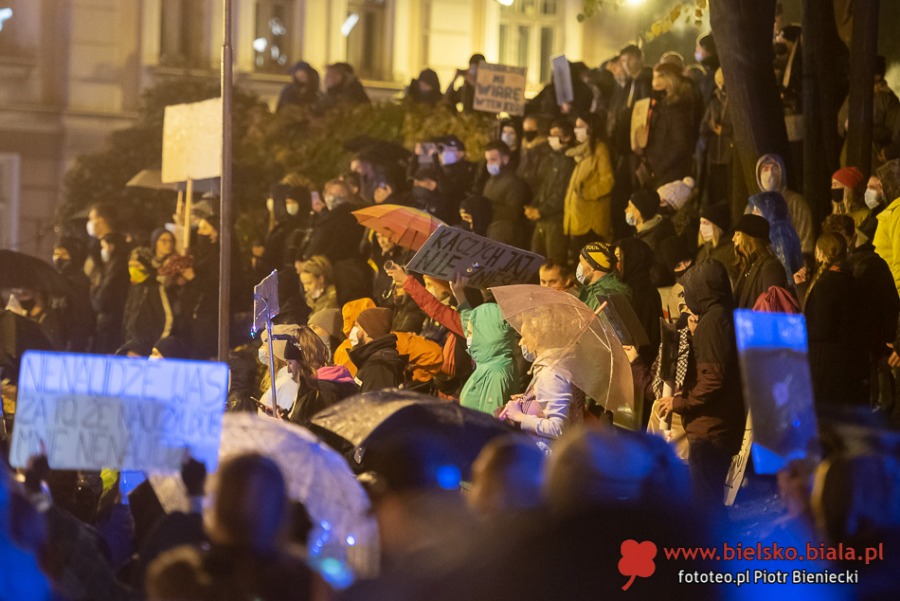 Ósmy dzień protestu w Bielsku-Białej. Ludzie są zdesperowani ZDJĘCIA