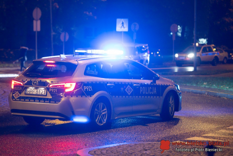 Protestujący wrócili na plac Ratuszowy. "Pozbawiacie nas praw!" ZDJĘCIA