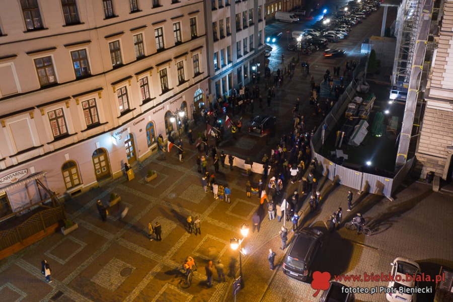 Walka o prawa kobiet trwa. Piątkowy protest na ulicach Bielska-Białej ZDJĘCIA