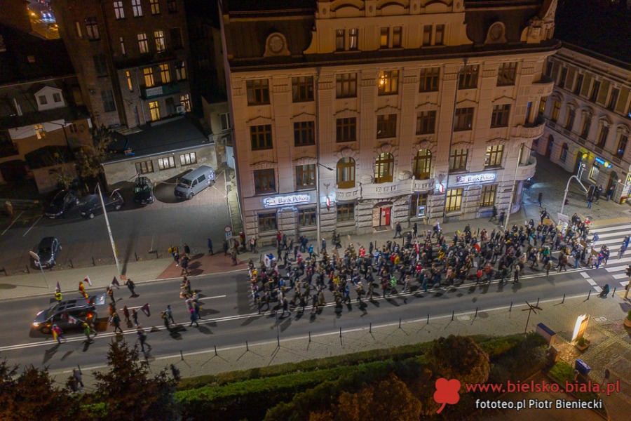 Walka o prawa kobiet trwa. Piątkowy protest na ulicach Bielska-Białej ZDJĘCIA