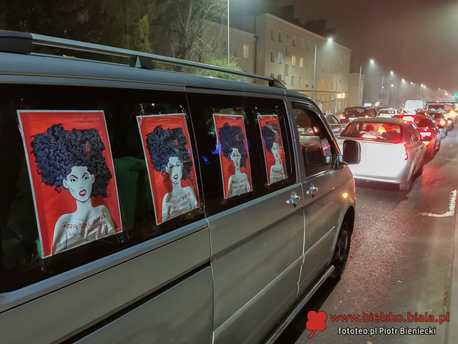 Protest samochodowy na ulicach Bielska-Białej. Nowa formuła strajku kobiet ZDJĘCIA