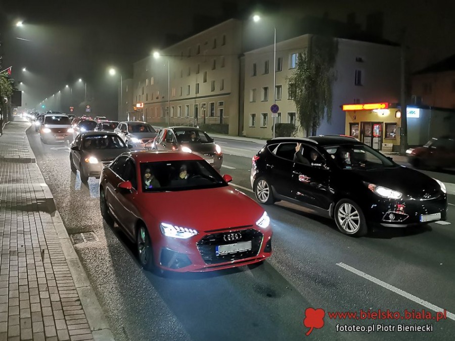 Protest samochodowy na ulicach Bielska-Białej. Nowa formuła strajku kobiet ZDJĘCIA