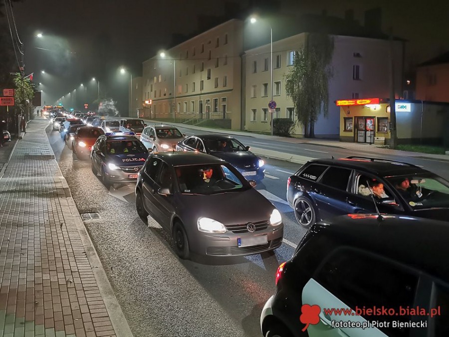 Protest samochodowy na ulicach Bielska-Białej. Nowa formuła strajku kobiet ZDJĘCIA