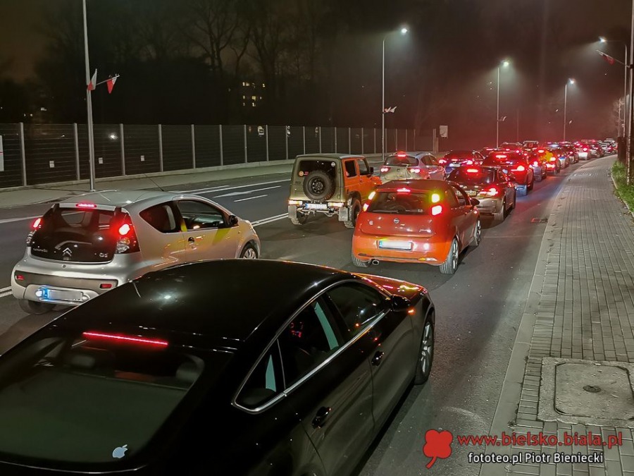 Protest samochodowy na ulicach Bielska-Białej. Nowa formuła strajku kobiet ZDJĘCIA