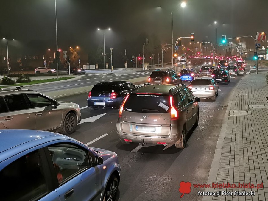 Protest samochodowy na ulicach Bielska-Białej. Nowa formuła strajku kobiet ZDJĘCIA