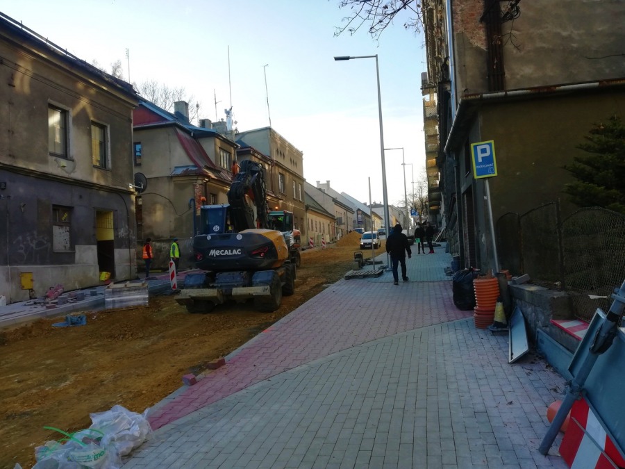 Opóźniona budowa na starówce. Do końca jest „bliżej niż dalej”