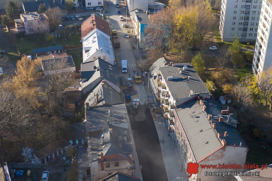 Cieszyńska jak ser szwajcarski. Z Grottgera zwinięto nawet asfalt ZDJĘCIA