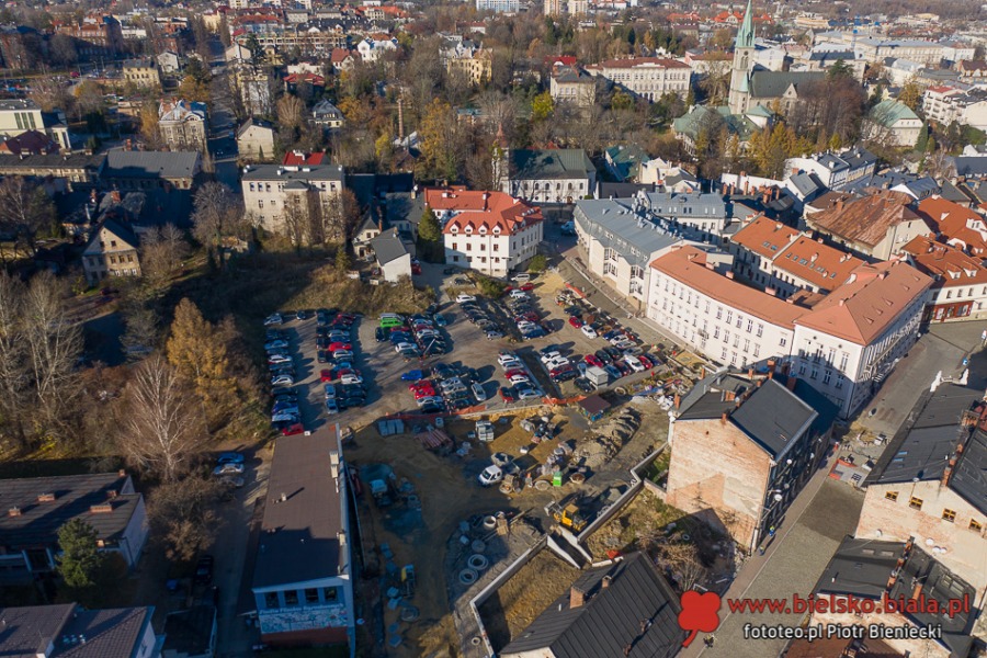 Cieszyńska jak ser szwajcarski. Z Grottgera zwinięto nawet asfalt ZDJĘCIA