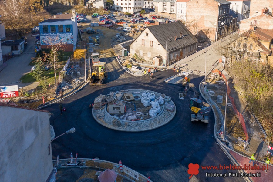 Cieszyńska jak ser szwajcarski. Z Grottgera zwinięto nawet asfalt ZDJĘCIA