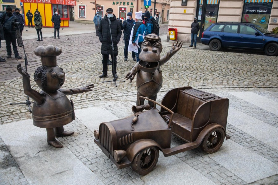 Smok Wawelski w centrum Bielska-Białej. Efektowny pomnik bohaterów kreskówki - foto