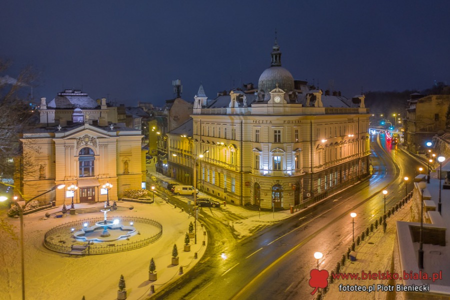 Klimatyczne Bielsko-Biała na biało. Magia, gdy zaświecą uliczne latarnie ZDJĘCIA