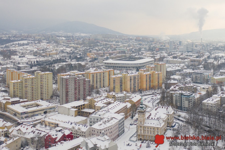 Klimatyczne Bielsko-Biała na biało. Magia, gdy zaświecą uliczne latarnie ZDJĘCIA