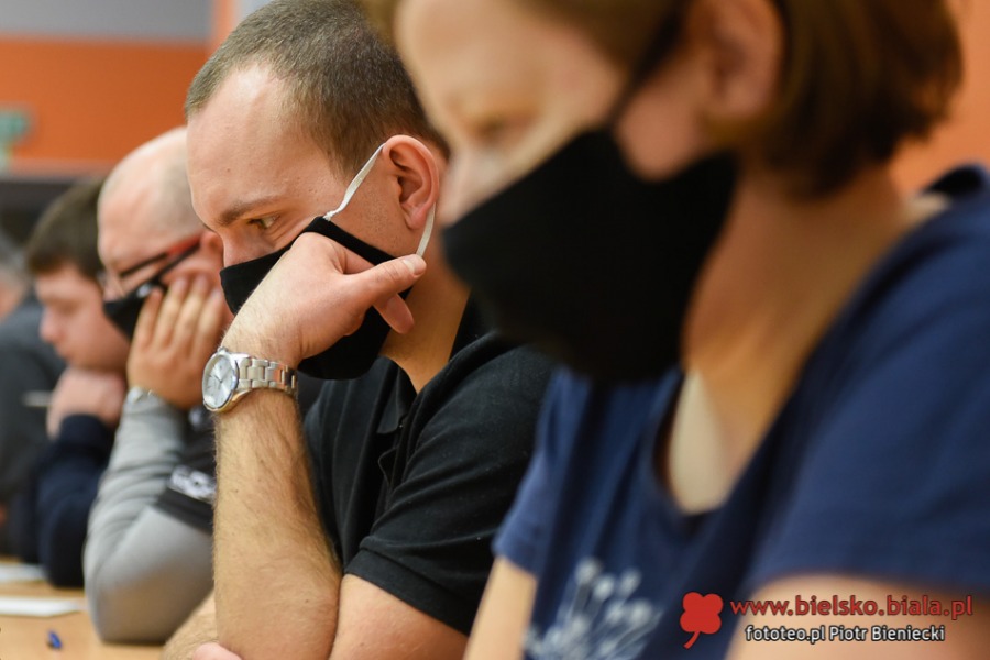 Częściowo zwolnieni z obostrzeń. Wszyscy posiadają licencje ZDJĘCIA