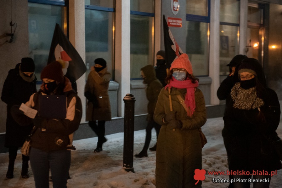 Demonstracja przed ratuszem. Solidarność z niezależnymi mediami ZDJĘCIA