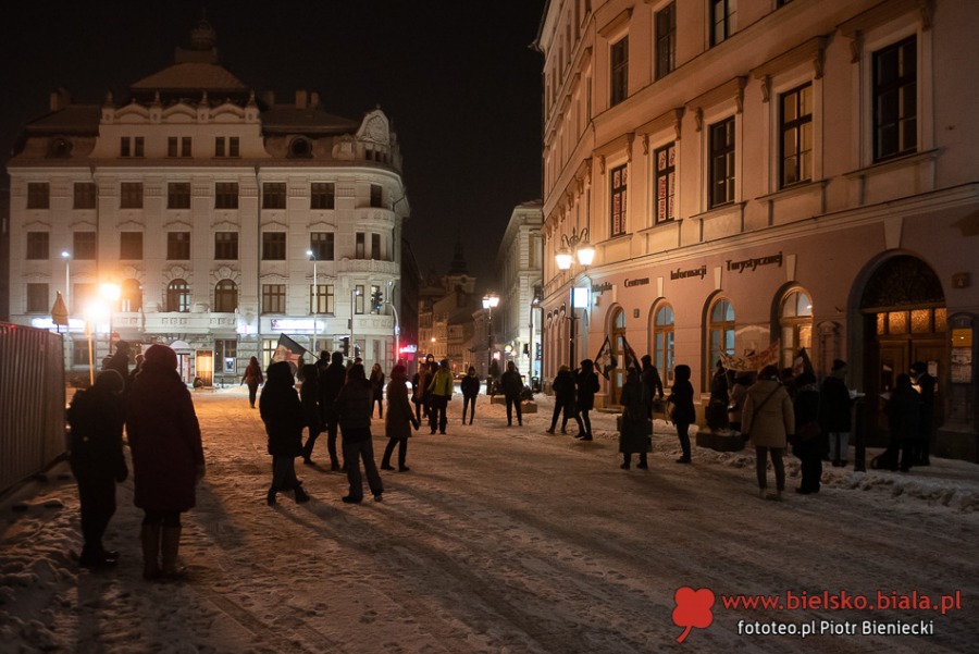 Demonstracja przed ratuszem. Solidarność z niezależnymi mediami ZDJĘCIA
