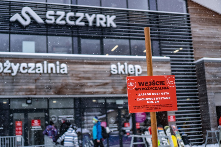 Narciarze zalali Szczyrk. Sanepid nie zgłasza nieprawidłowości ZDJĘCIA