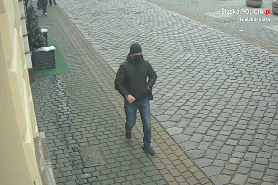 Włamanie w pasażu „Pod Orłem”. Trwają poszukiwania złodzieja - foto i wideo