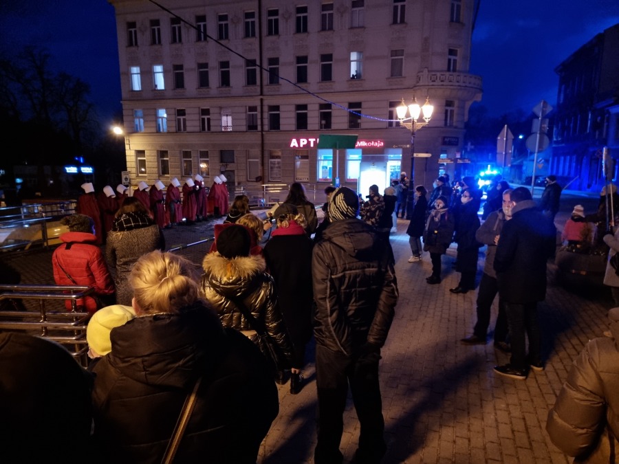 Życzenia na Dzień Kobiet. Manifestacja w centrum Bielska-Białej ZDJĘCIA