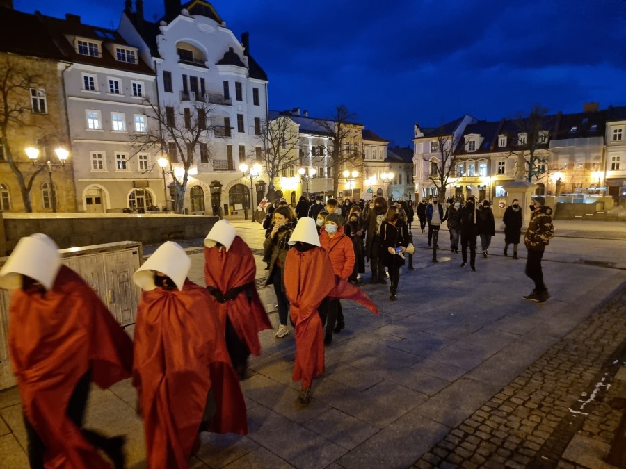 Życzenia na Dzień Kobiet. Manifestacja w centrum Bielska-Białej ZDJĘCIA