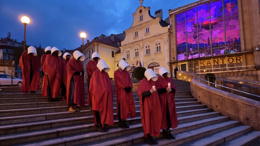 Życzenia na Dzień Kobiet. Manifestacja w centrum Bielska-Białej ZDJĘCIA