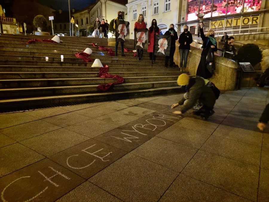 Życzenia na Dzień Kobiet. Manifestacja w centrum Bielska-Białej ZDJĘCIA