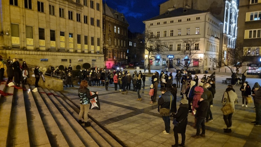 Życzenia na Dzień Kobiet. Manifestacja w centrum Bielska-Białej ZDJĘCIA