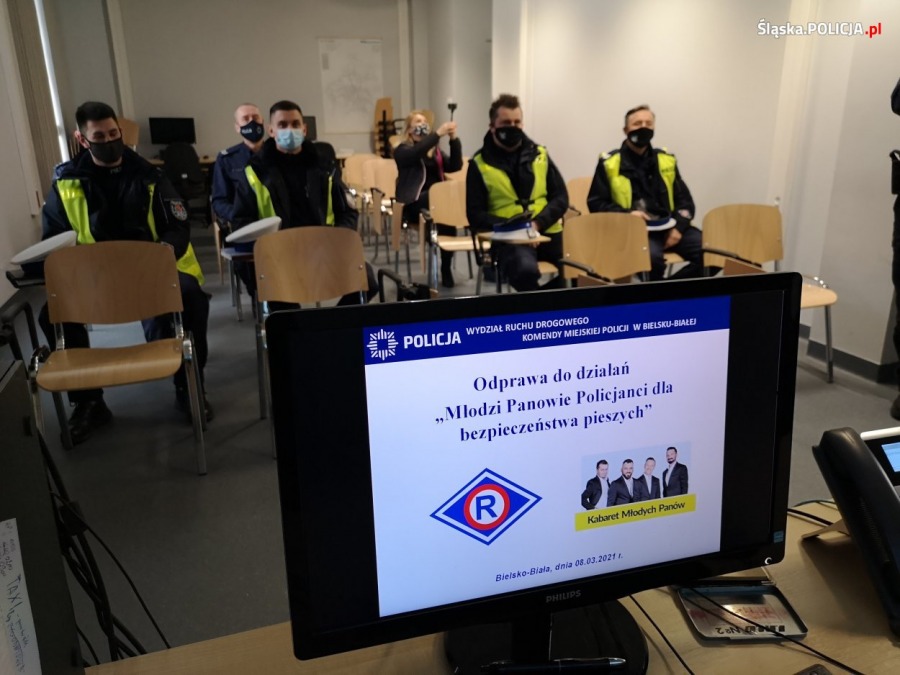Kabaret na bielskich ulicach. Nietypowy Dzień Kobiet - foto