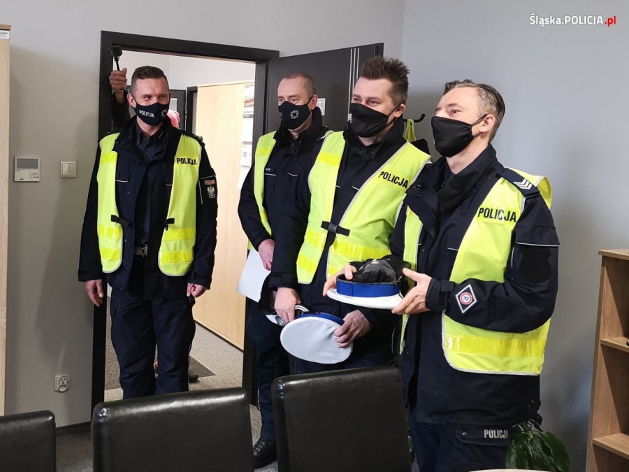 Kabaret na bielskich ulicach. Nietypowy Dzień Kobiet - foto