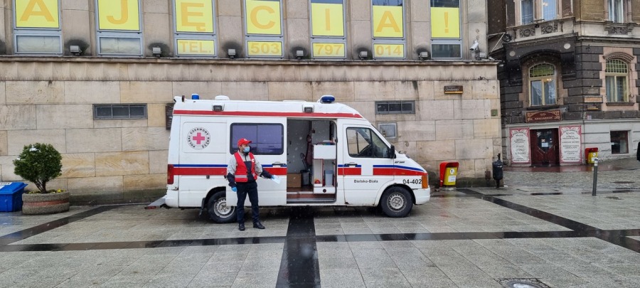 Mimo niepogody maski idą jak świeże bułeczki. Nie wszyscy wiedzą, że są darmowe - foto
