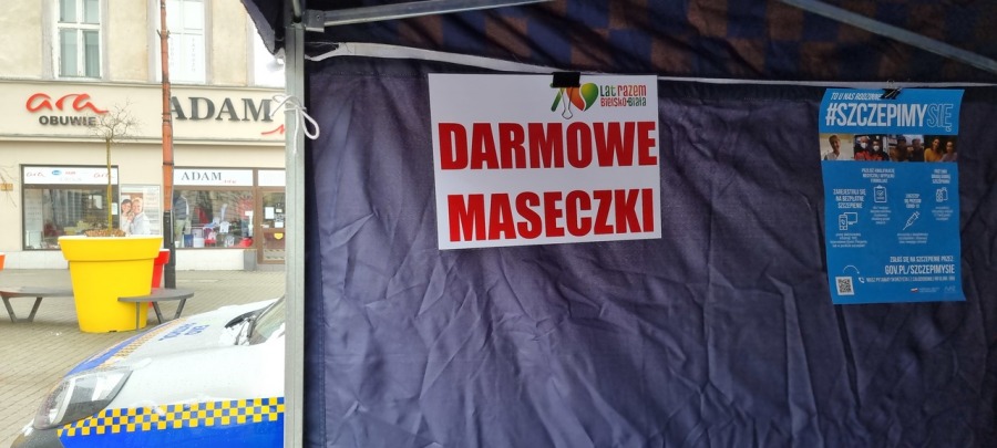 Mimo niepogody maski idą jak świeże bułeczki. Nie wszyscy wiedzą, że są darmowe - foto