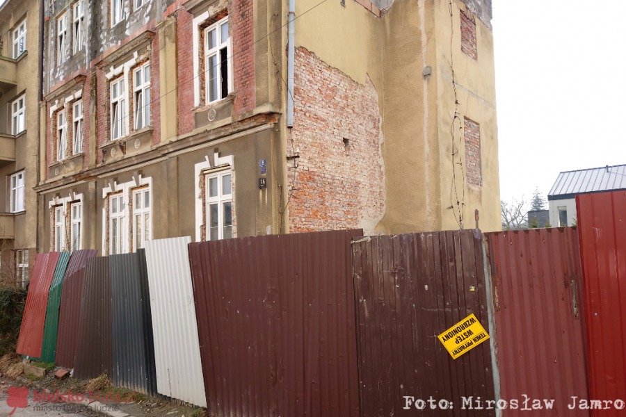Niemal dwa lata po katastrofie. Co dalej z zawaloną kamienicą przy ul. Lompy?