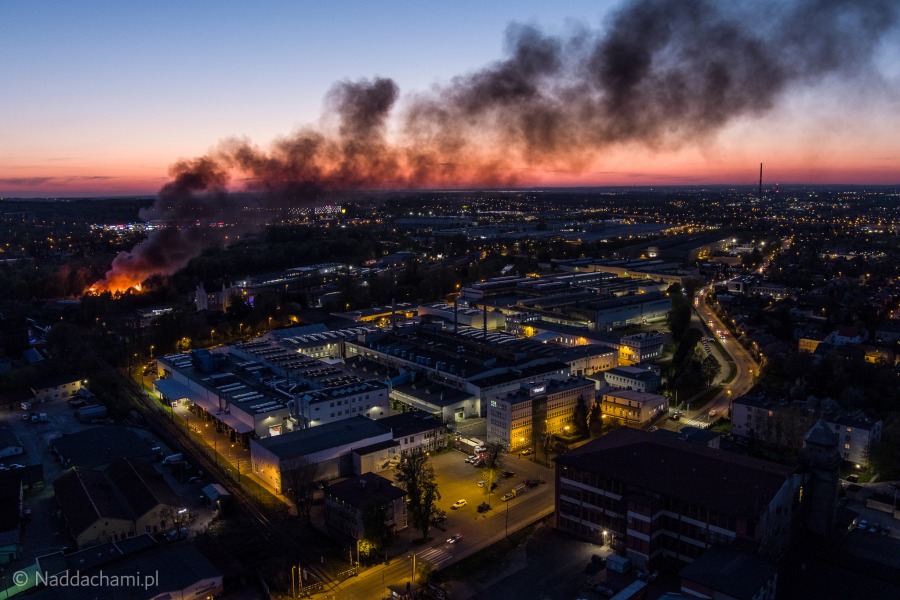 Duży pożar w centrum Bielska-Białej. Płonie magazyn PKP Cargo ZDJĘCIA