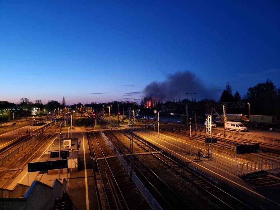 Duży pożar w centrum Bielska-Białej. Płonie magazyn PKP Cargo ZDJĘCIA