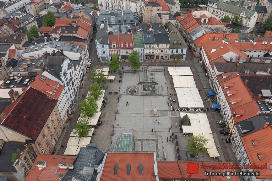 Zapełniły się bielskie ogródki. Ludzie bez maseczek tańczą na ulicy! ZDJĘCIA