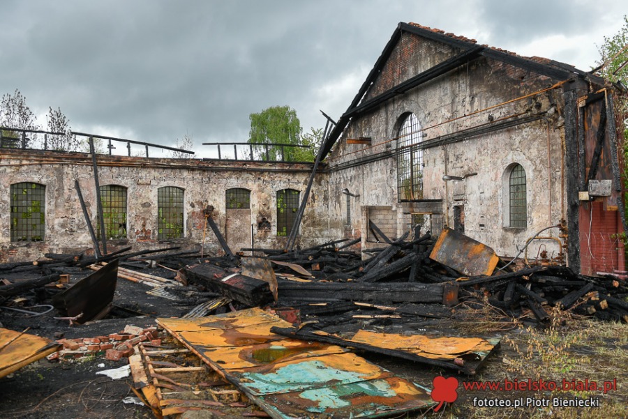 Historia dewastacji bielskiego zabytku. Ruiny zniszczył pożar ZDJĘCIA