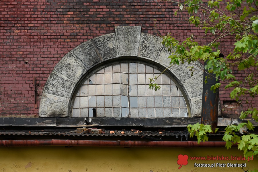 Historia dewastacji bielskiego zabytku. Ruiny zniszczył pożar ZDJĘCIA