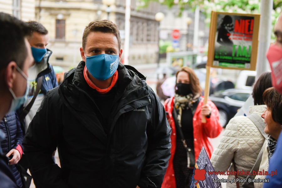 Pikieta przeciwników budowy spalarni. Do protestujących wyszedł prezydent - foto