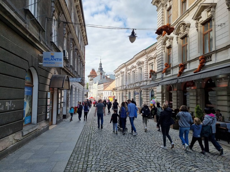 Tłum bielszczan szukał szpiega. Długie kolejki po pieczątki ZDJĘCIA