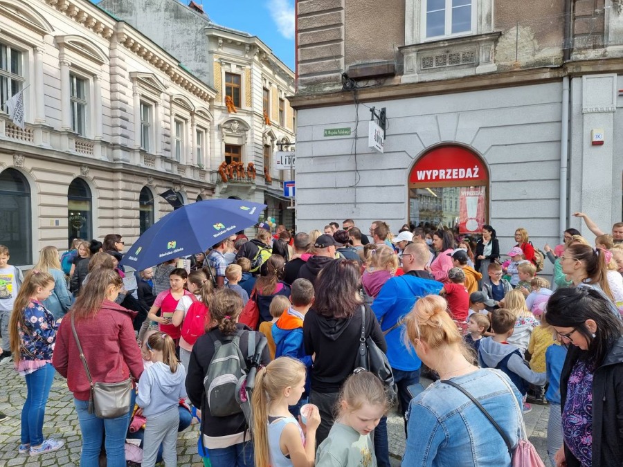 Tłum bielszczan szukał szpiega. Długie kolejki po pieczątki ZDJĘCIA