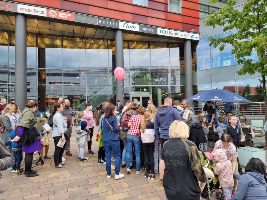 Tłum bielszczan szukał szpiega. Długie kolejki po pieczątki ZDJĘCIA