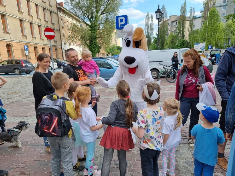 Tłum bielszczan szukał szpiega. Długie kolejki po pieczątki ZDJĘCIA