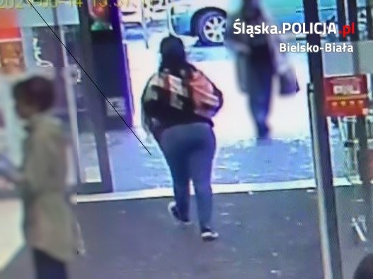 Kradzież kart bankowych w Kauflandzie. Próba wypłaty gotówki z bankomatu FOTO