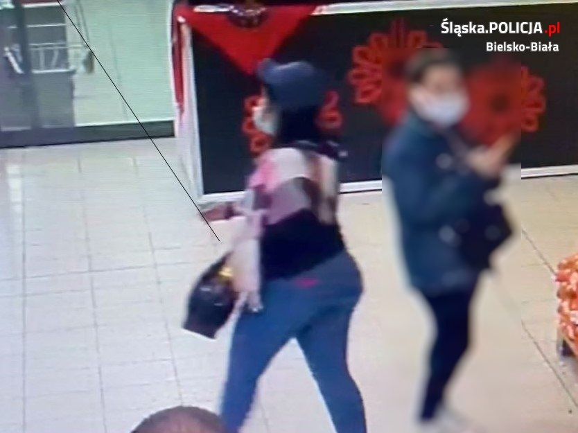 Kradzież kart bankowych w Kauflandzie. Próba wypłaty gotówki z bankomatu FOTO