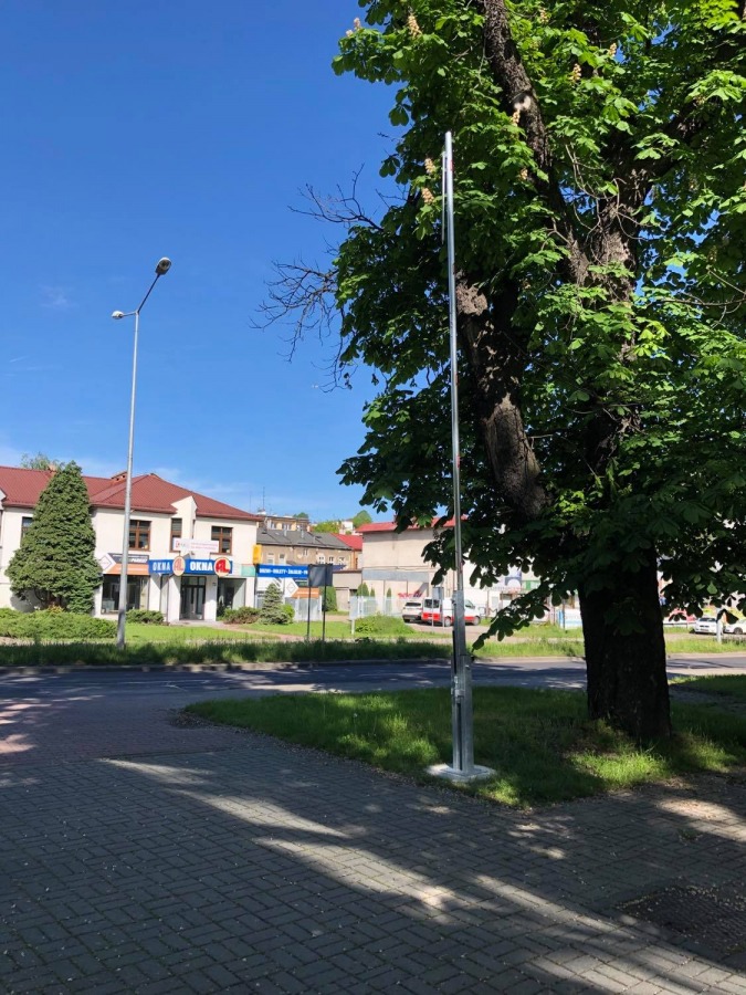 Szlaban na parkingu. Wjazd tylko dla posiadaczy płatnego abonamentu