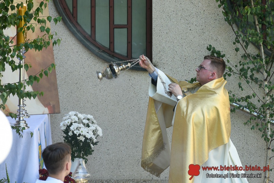 Tłumy wiernych na procesji Bożego Ciała. Życie zaczyna przypominać czas przed pandemią ZDJĘCIA